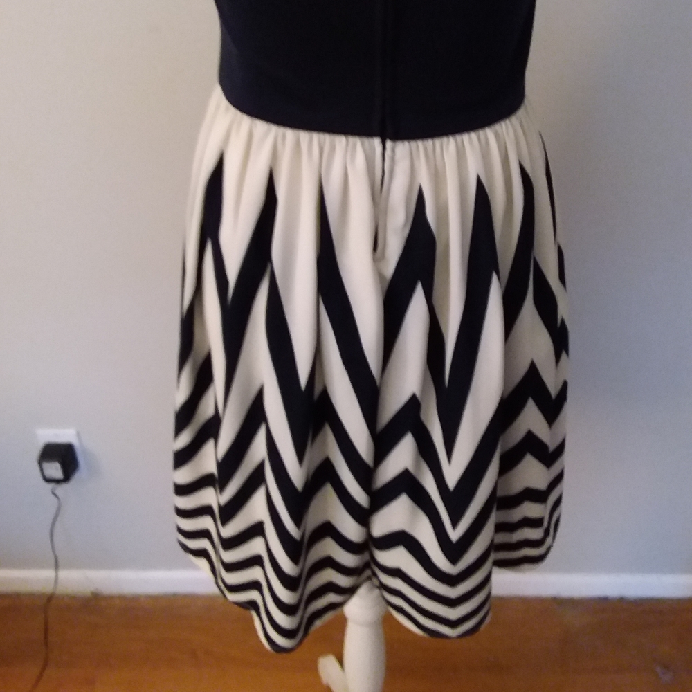 Xhilaration Black and White Chevron Shape Dress - Picture 8 of 9